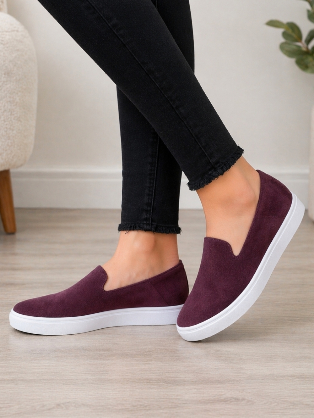 Franco Sarto NEW Mitchell Quiet Luxury Minimalist Suede Comfort Sneaker 7M